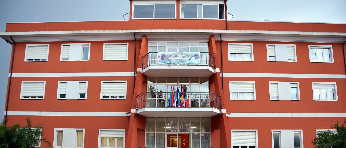 Filandari, il Comune premia don Dicarlo per il suo impegno a favore degli ultimi