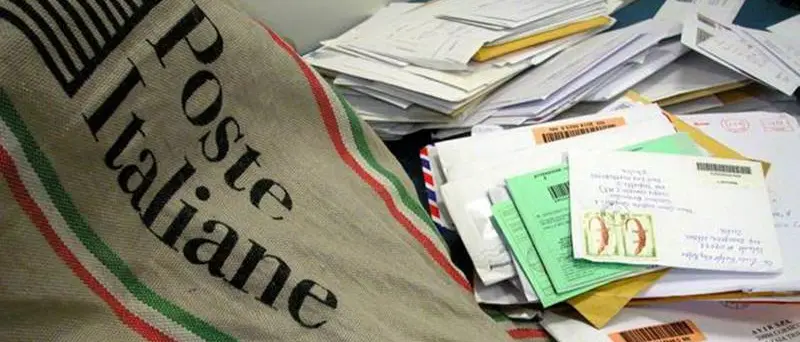 Tempi \"biblici\" per la consegna della posta, a Briatico monta la protesta