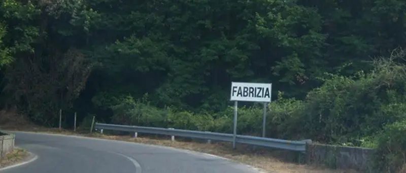 Coronavirus: bivaccavano in piazza a Fabrizia, sei denunce