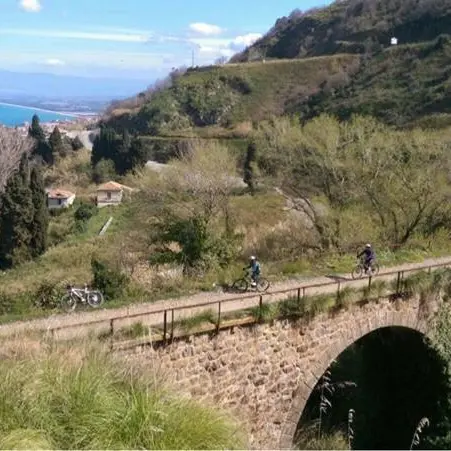 Consegnati i lavori per la realizzazione della Ciclovia sull'ex tracciato della Littorina - Video