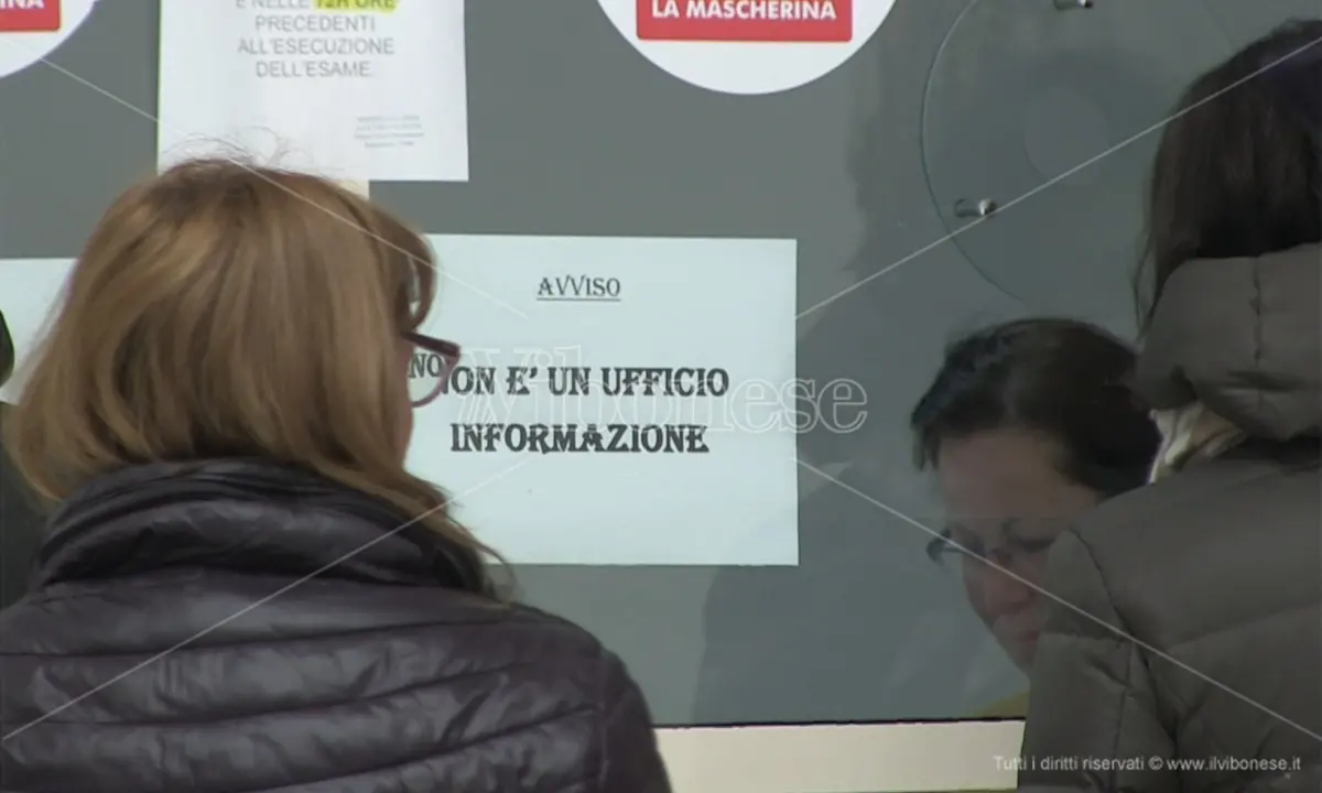 Vibo, caos e lunghe file a Moderata Durant: «Da un mese lottiamo per un nostro diritto» - Video