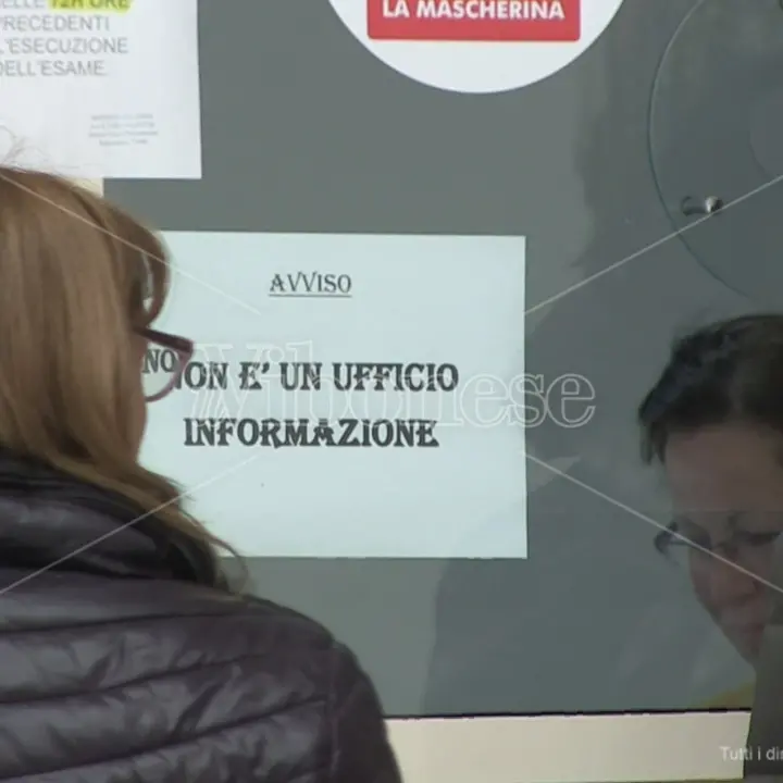 Vibo, caos e lunghe file a Moderata Durant: «Da un mese lottiamo per un nostro diritto» - Video