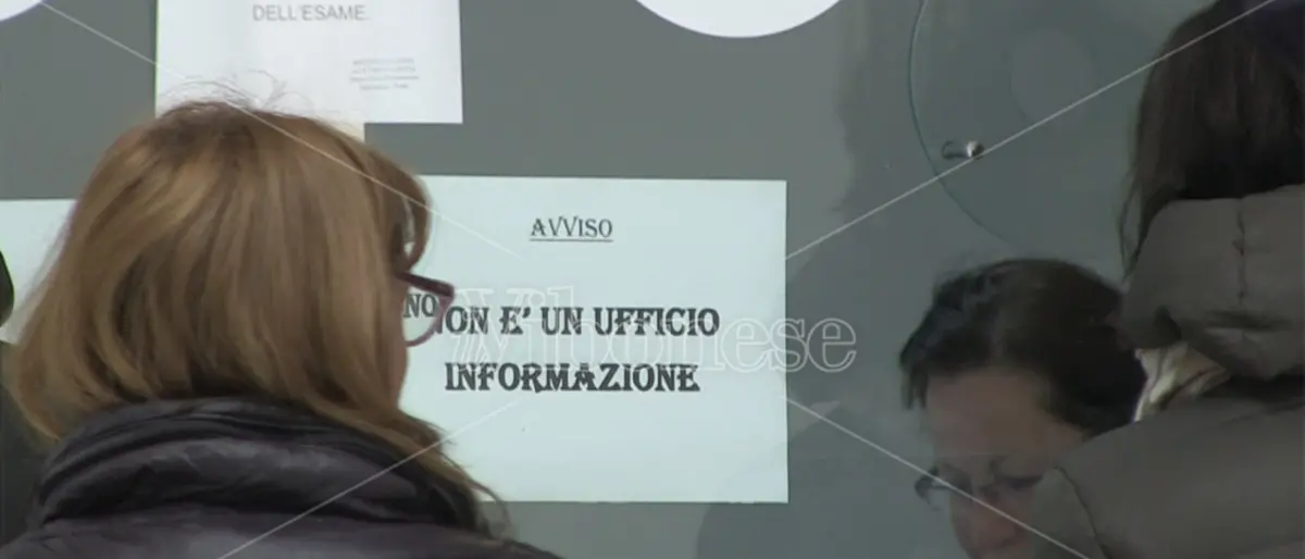 Vibo, caos e lunghe file a Moderata Durant: «Da un mese lottiamo per un nostro diritto» - Video