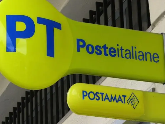 Stop ai pacchi per gli Usa: sospese le spedizioni da Poste Italiane dopo i dazi di Trump
