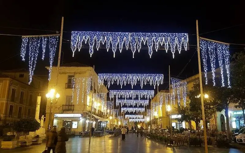 Pizzo si prepara alle festività natalizie: arrivano le luminarie