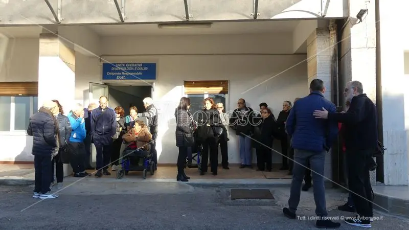 Tropea, i dializzati insorgono: «Manca il personale, siamo nelle mani di Dio» - Video