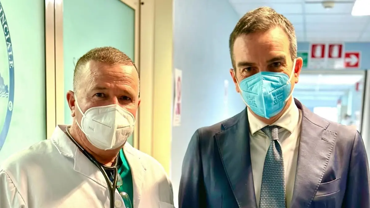 Medici cubani in servizio negli ospedali calabresi: visita a sorpresa di Occhiuto