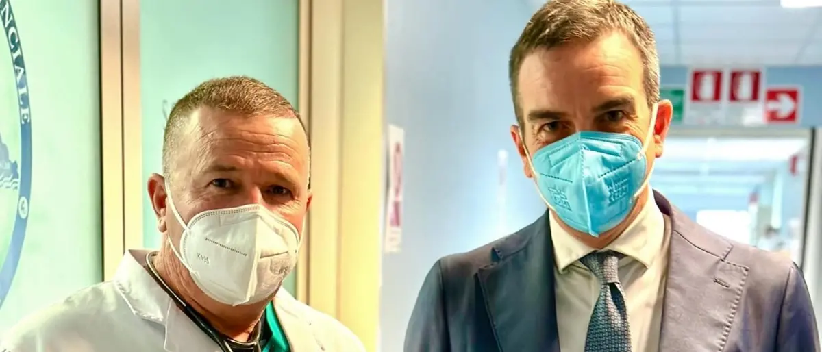 Medici cubani in servizio negli ospedali calabresi: visita a sorpresa di Occhiuto