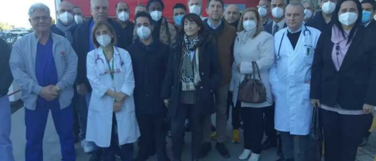 Sanità in Calabria, primo giorno in corsia per i medici cubani: «Daremo il massimo»