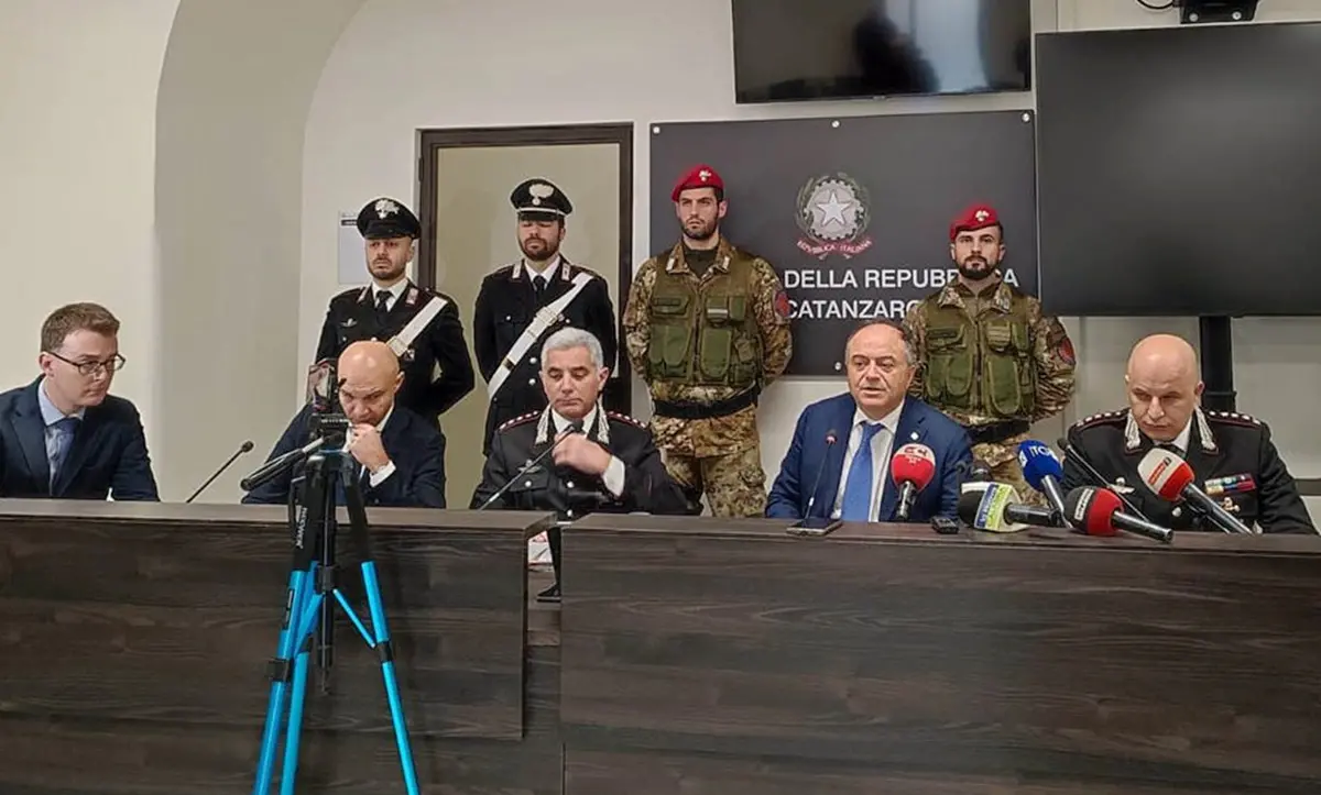 Il riciclaggio del clan Bonavota da Sant’Onofrio all’Ungheria grazie a professionisti e banche