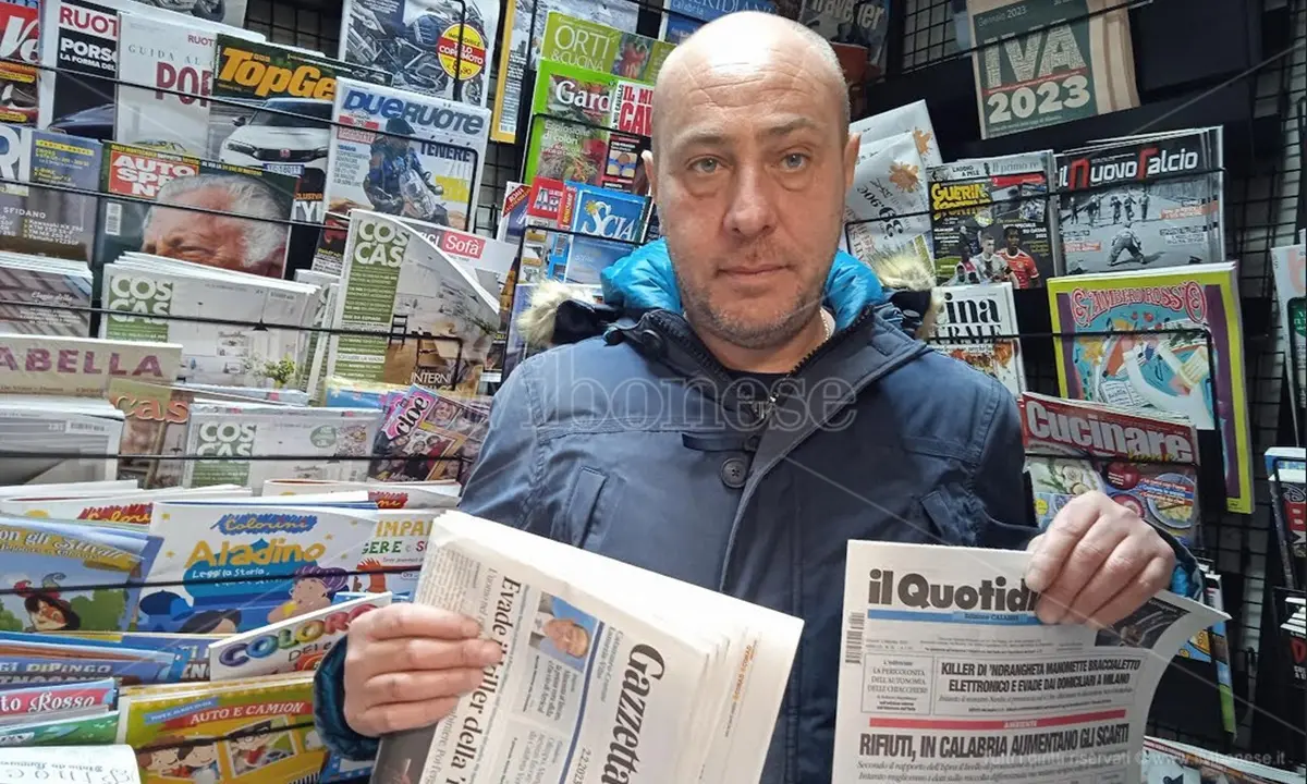 Anche le ultime edicole di Vibo chiudono: viaggio tra chi resiste e chi si è già arreso - Video