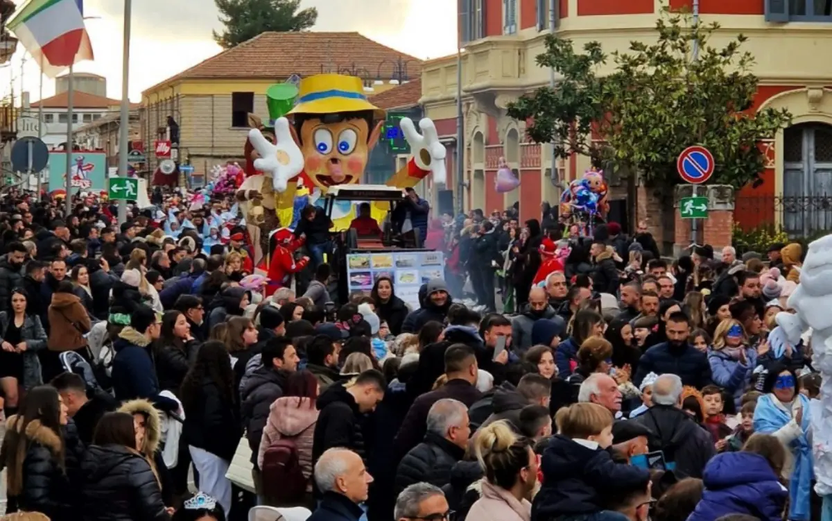 Bagno di folla e grande successo per il carnevale di Mileto dopo due anni di stop - Foto
