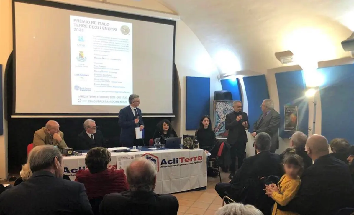 Lamezia, allo scrittore vibonese Michele Furci il premio “Re Italo terra degli Enotri 2023”