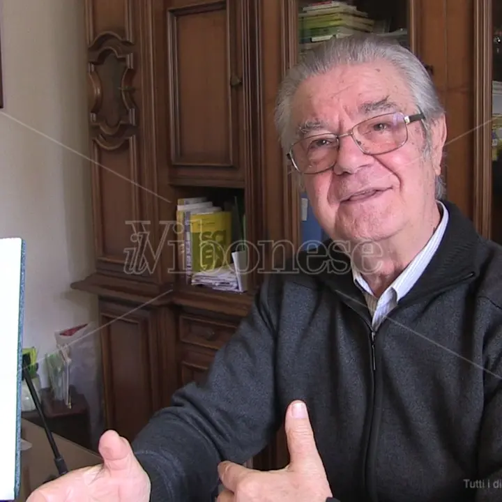 A Vibo “Il Geopiano nella matematica”, il manuale per far pace con formule e numeri - Video