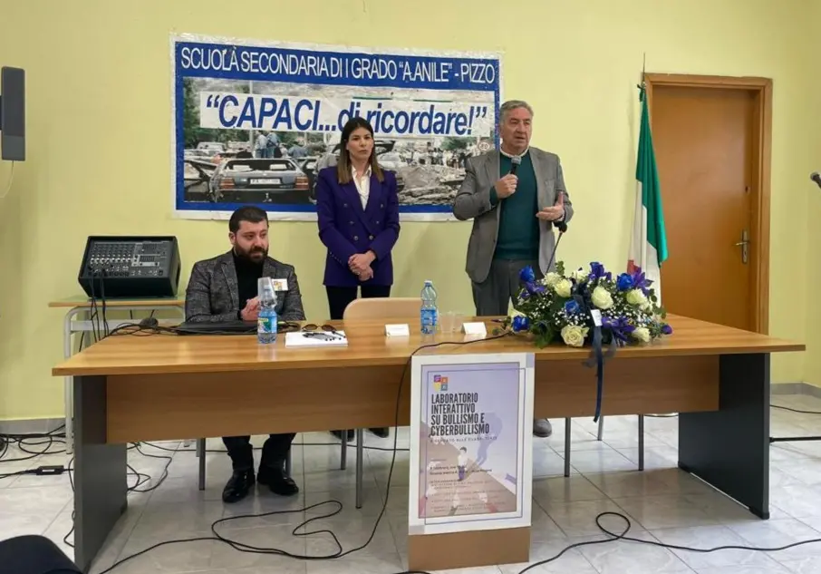 Pizzo, laboratori interattivi contro il bullissimo proposti da \"Visioni in Lab\"