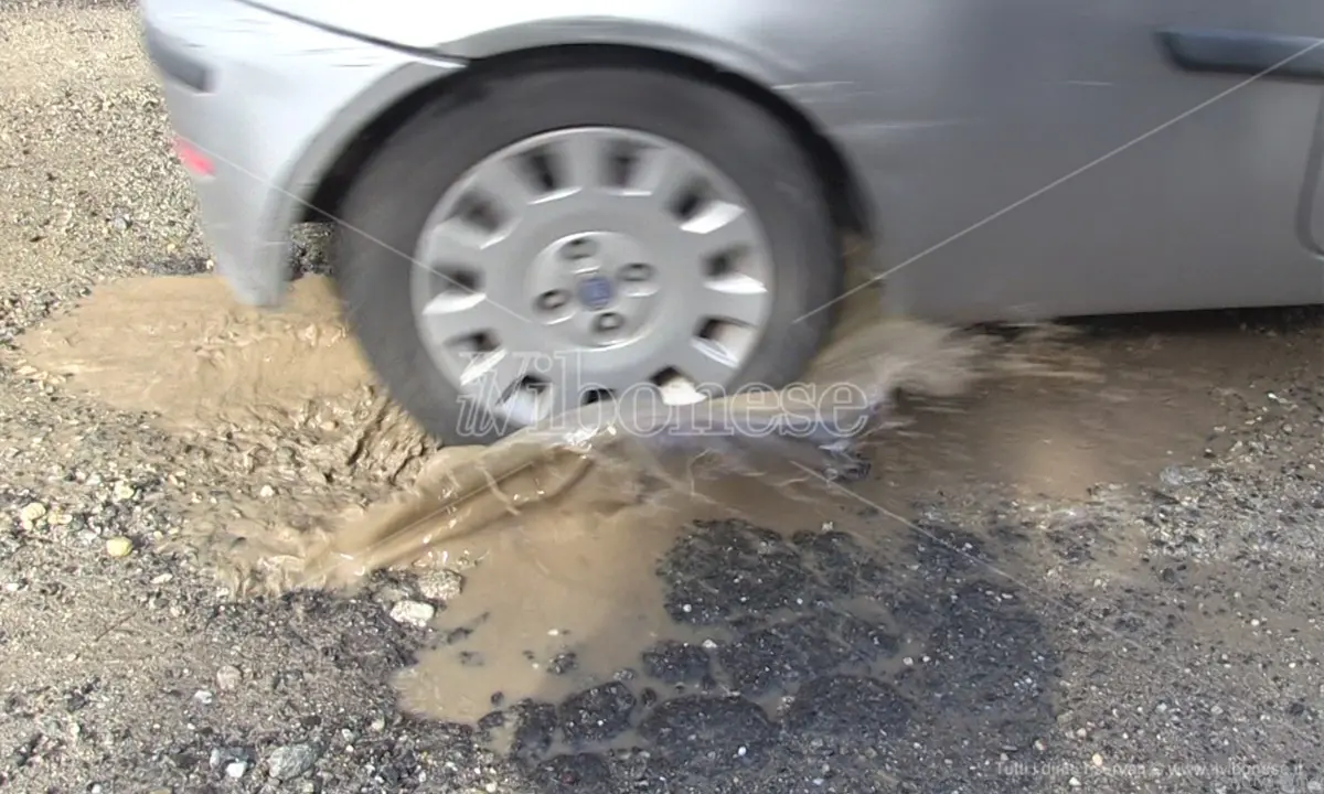 Buche a Vibo: il Comune corre ai ripari, «Lunedì partono i primi lavori di riparazione» - Video