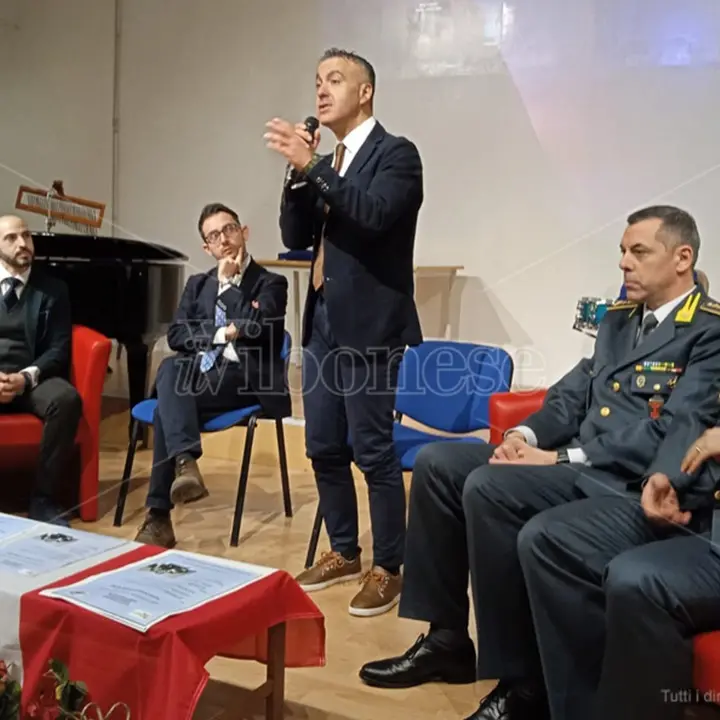 Gli uomini dello Stato incontrano i ragazzi dell'Istituto Vespucci - Video