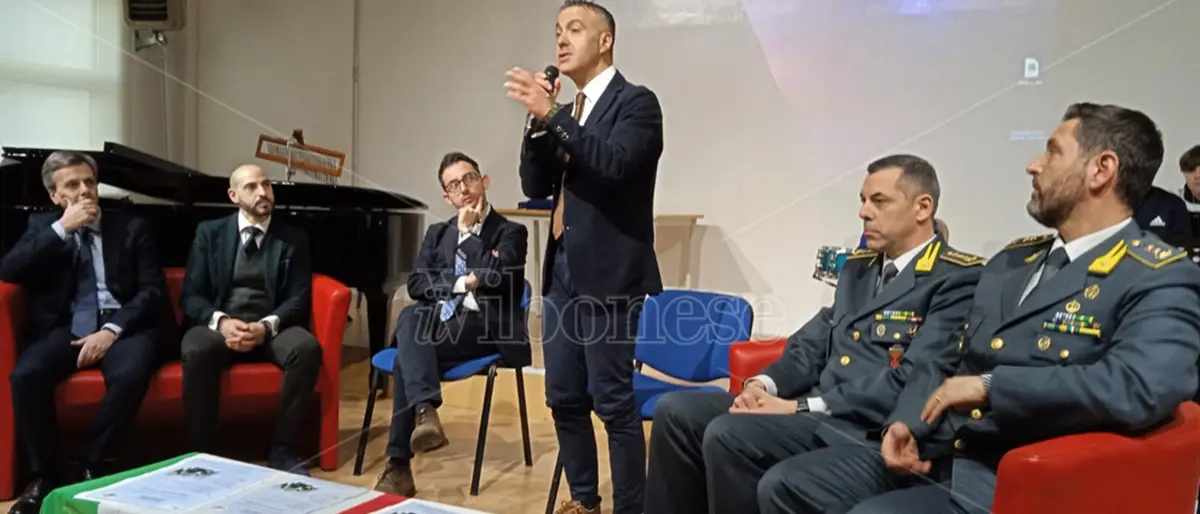 Gli uomini dello Stato incontrano i ragazzi dell'Istituto Vespucci - Video