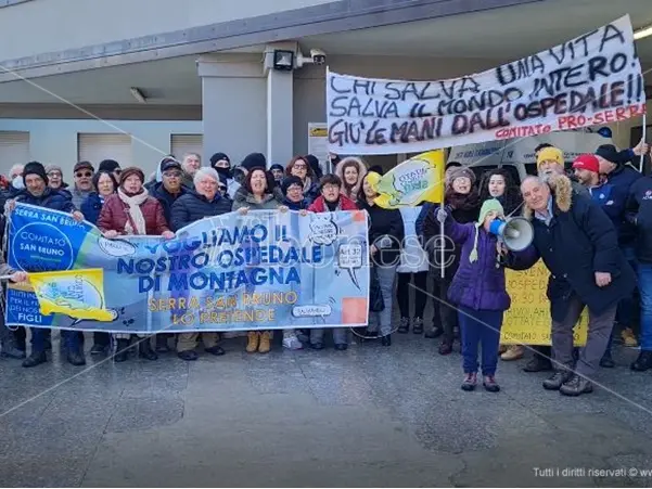 Solo un medico e un infermiere in servizio di notte all’ospedale di Serra: «Situazione insostenibile, diritti negati»