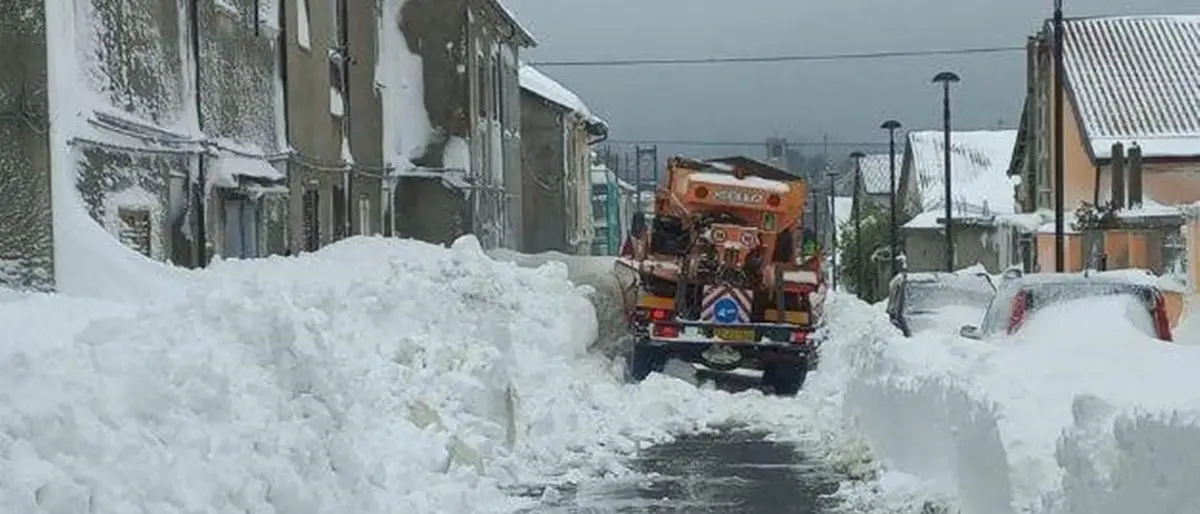 Neve nel Vibonese: Serre e Preserre tra disagi e scuole chiuse