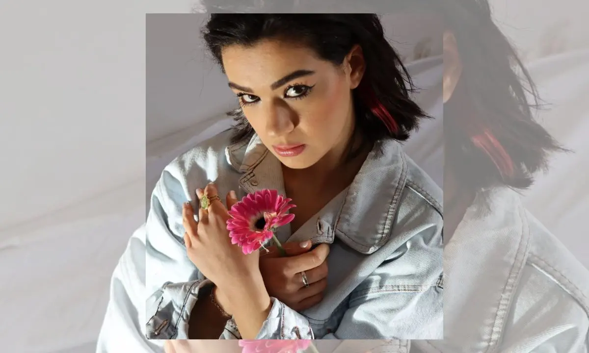 Il talento e la voce della cantautrice Mariachiara, da Zambrone ai palchi di tutta Italia