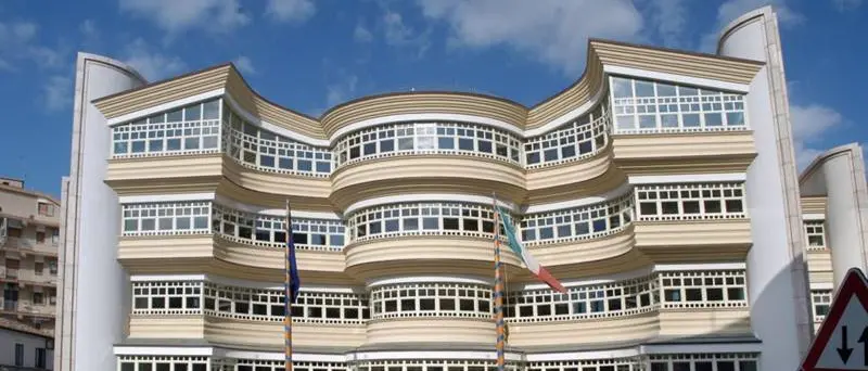 Zambrone, l’amministrazione comunale porta gli studenti a teatro