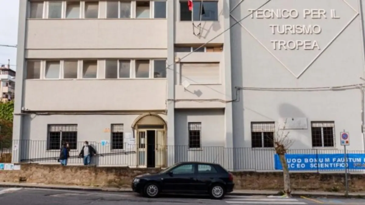 Abbattimento dell'istituto Turistico di Tropea, Gioventù nazionale: «Si tuteli l’identità scolastica»