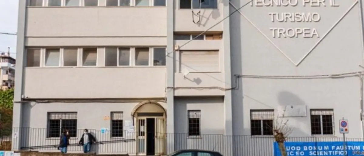 Abbattimento dell'istituto Turistico di Tropea, Gioventù nazionale: «Si tuteli l’identità scolastica»
