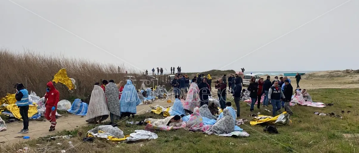 Naufragio a Crotone, la Procura di Roma apre una indagine