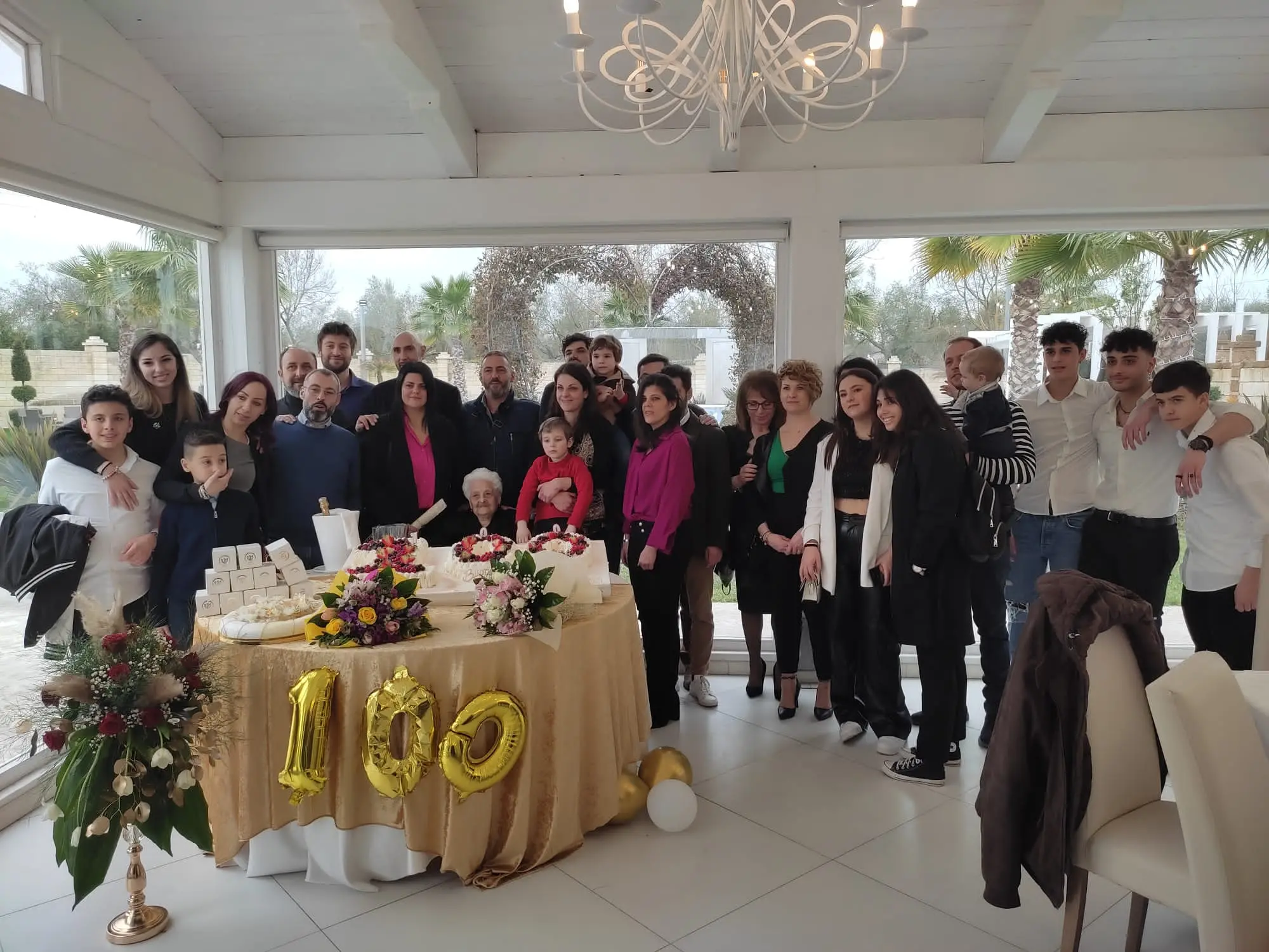 A Ionadi festa grande per il secolo di vita di nonna Maria Grazia