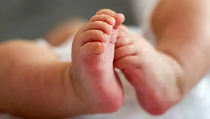 Partorita in mare a Caulonia, la piccola Fabiana affidata a una famiglia di Reggio