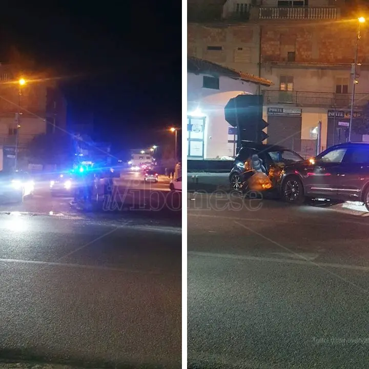 Scontro tra due auto sulla statale 18 al bivio di Ionadi, ferite tre persone