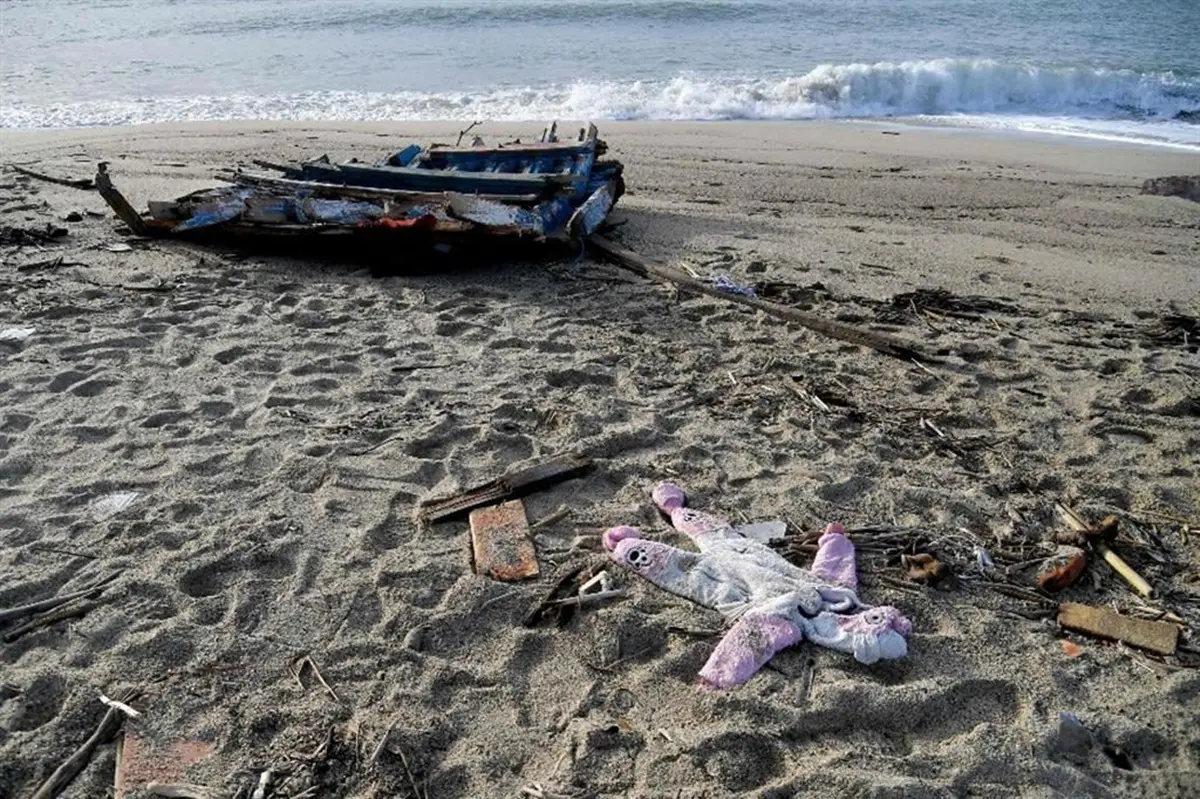 Naufragio di Cutro, a giudizio sei militari: tre di loro in servizio al Roan di Vibo