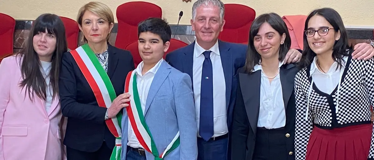 Vibo, prima seduta del Consiglio comunale dei ragazzi: eletto il baby sindaco
