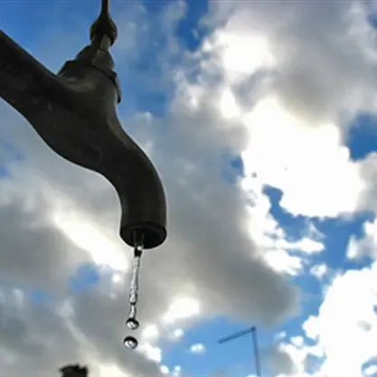 Senza acqua da settimane, gli studenti del Liceo Classico di Rossano scendono in piazza\n