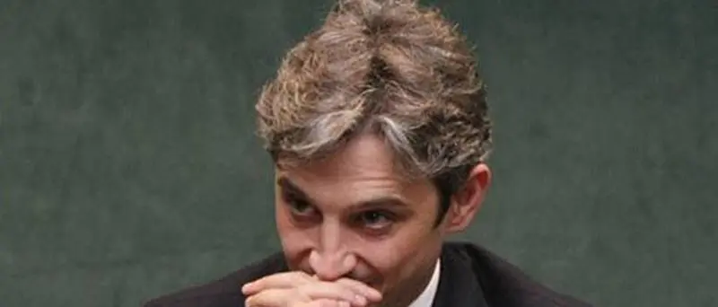 Imponimento, il M5s: «Mangialavori faccia chiarezza sui rapporti con gli Anello»