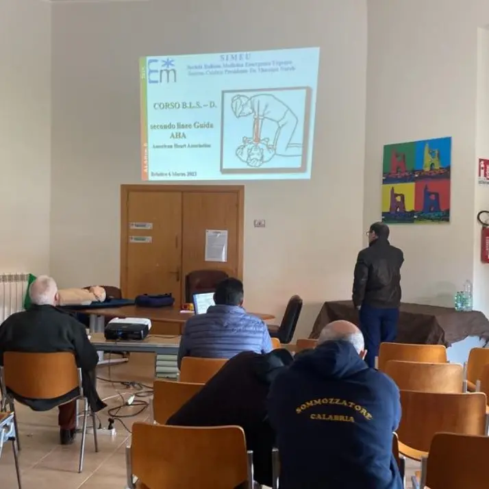 Primo soccorso, a Briatico un corso formativo sull’uso del defibrillatore