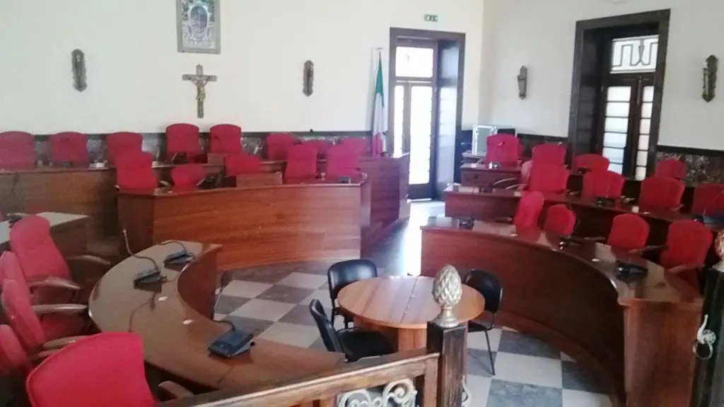 Sanità vibonese fra scontri politici e apatia, 25 sindaci assenti dalla Conferenza