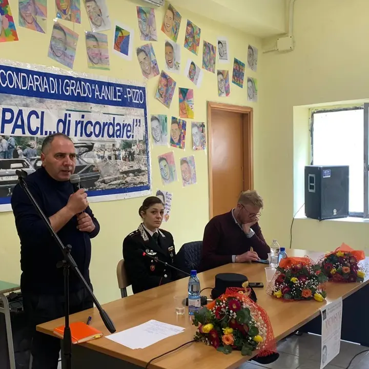 Memoria e impegno, a Pizzo i ragazzi incontrano il papà di Filippo Ceravolo e il tenente Pastori