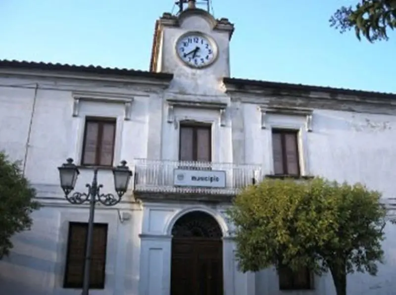 Filadelfia, l'opposizione: «Rondinelli ineleggibile? Vicenda orchestrata dai burattinai della maggioranza»