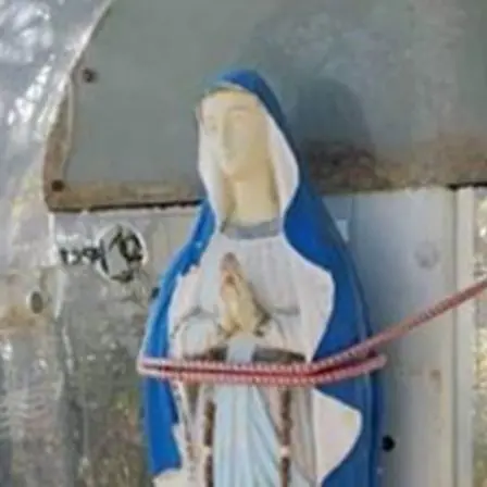In linea con… la Madonna: e la cabina telefonica diventò edicola votiva