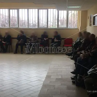 Tropea, tempi di attesa lunghissimi all’Ufficio ticket: utenti esasperati