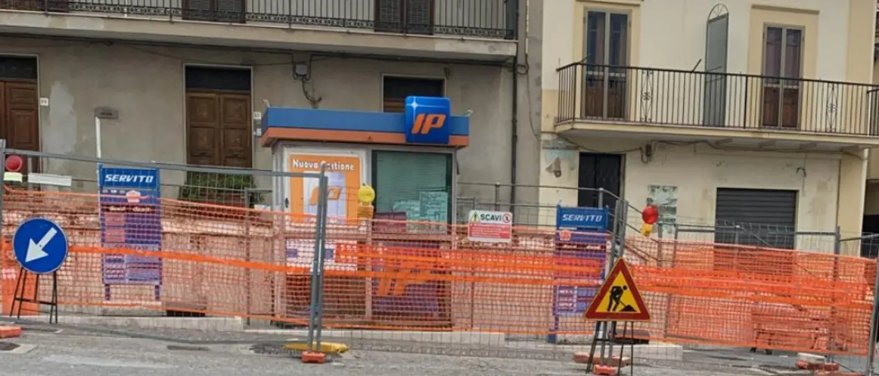 Sant’Onofrio, piazza Umberto I cambia look. L’ex sindaco: «Orgogliosi del lavoro portato avanti»