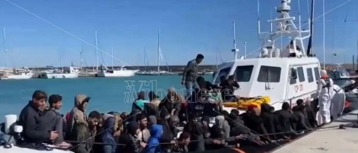 Migranti, arrivate a Reggio Calabria 700 persone