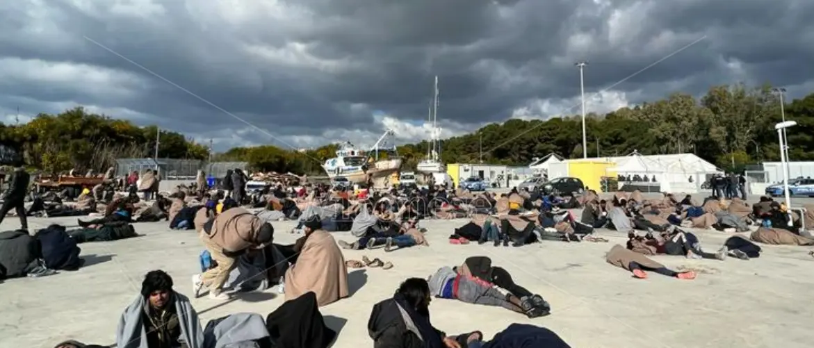 Ancora sbarchi in Calabria, 650 migranti giunti nella notte a Roccella