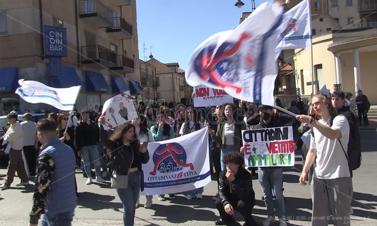 Vibo Valentia: cittadini in piazza per rivendicare il diritto alla salute - Video