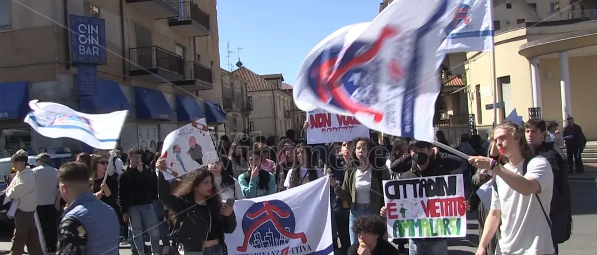 Vibo Valentia: cittadini in piazza per rivendicare il diritto alla salute - Video