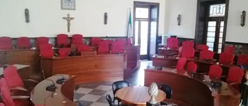 Comune di Vibo: l’inutilità di un’amministrazione, fra contributi \"allegri\" e una giunta frutto di compromessi