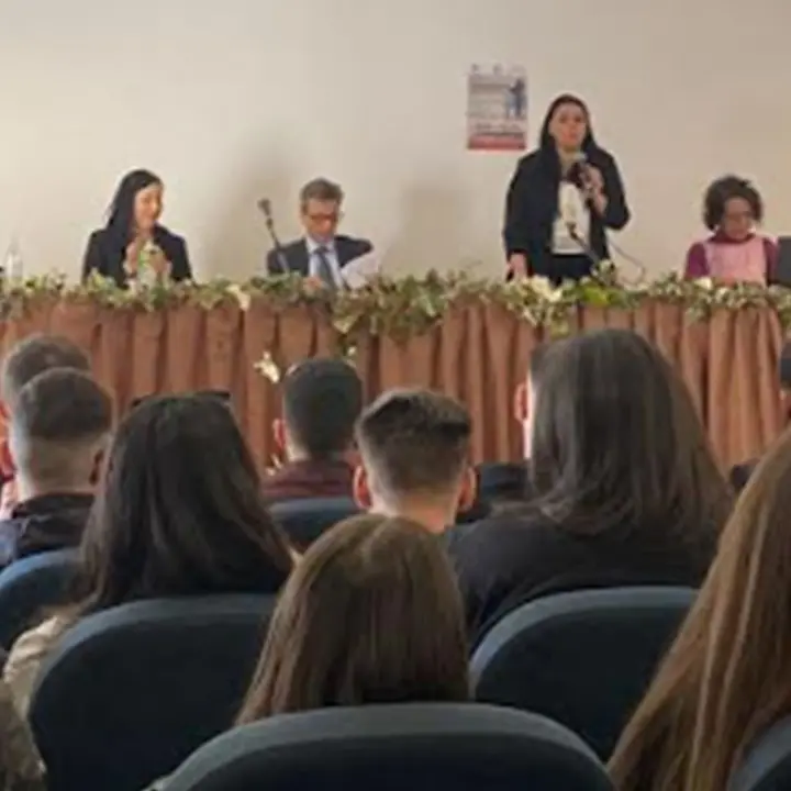 Zero like al cyberbullo, l'incontro tra il questore di Vibo e gli studenti del “De Filippis- Prestia”