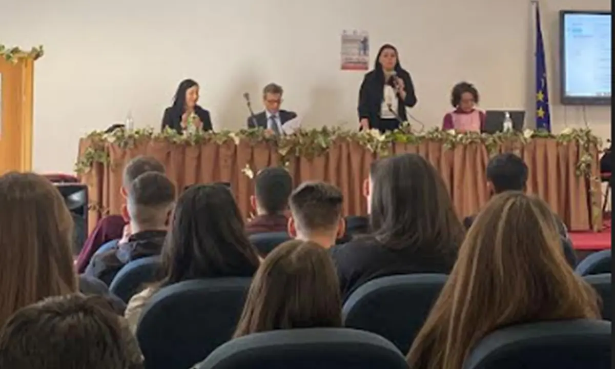 Zero like al cyberbullo, l'incontro tra il questore di Vibo e gli studenti del “De Filippis- Prestia”